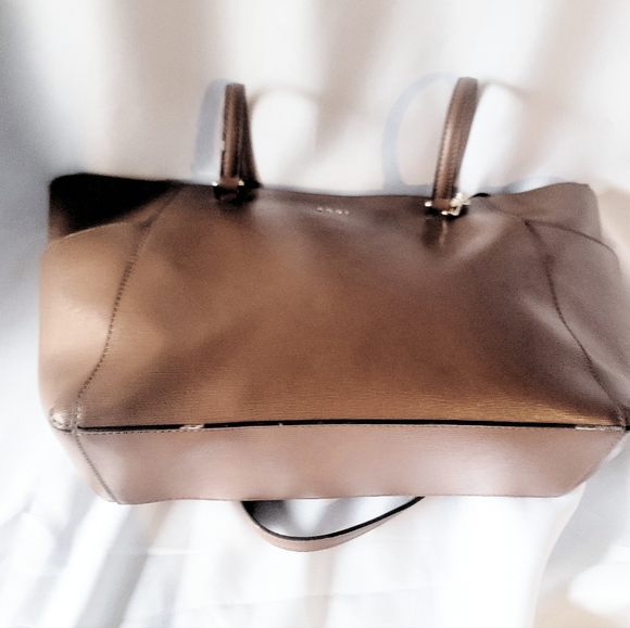 Slightly Used DKNY Bryant Zippered Women Tote - Picture 3 of 6